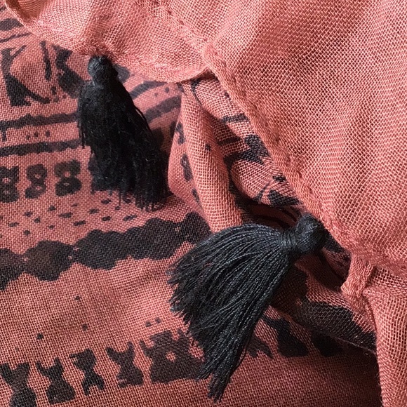 NEW YORK & COMPANY BROWN TASSEL FRINGE BLANKET SCARF NWT - Picture 9 of 10